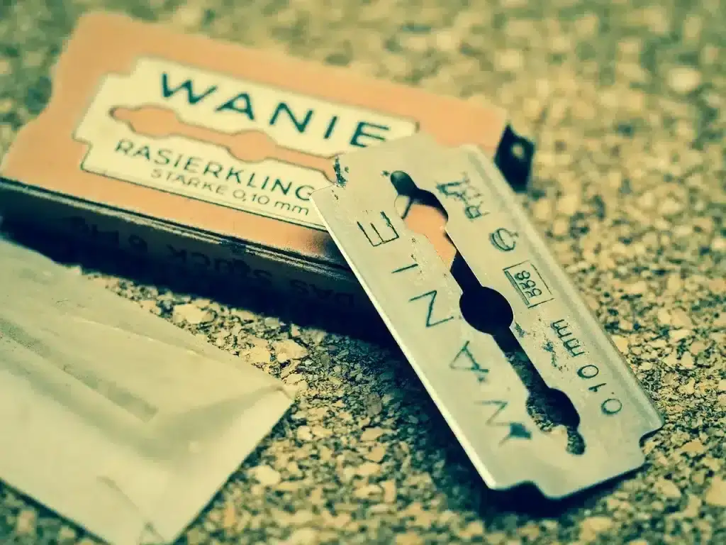 A box of double-sided razor blades