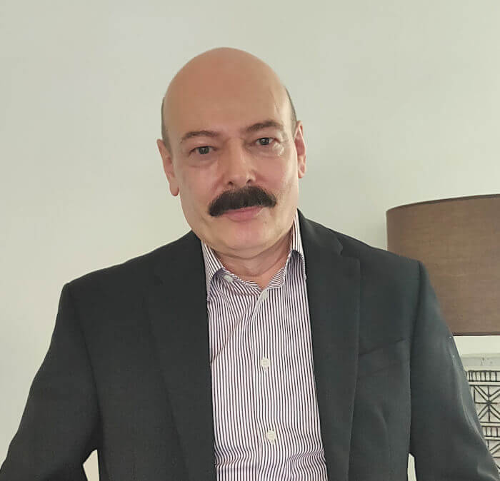 John – lifestyle blogger and grooming enthusiast in a smart blazer.