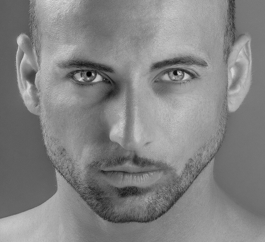 A man with a cleansed face before testing in order to know his skin type.