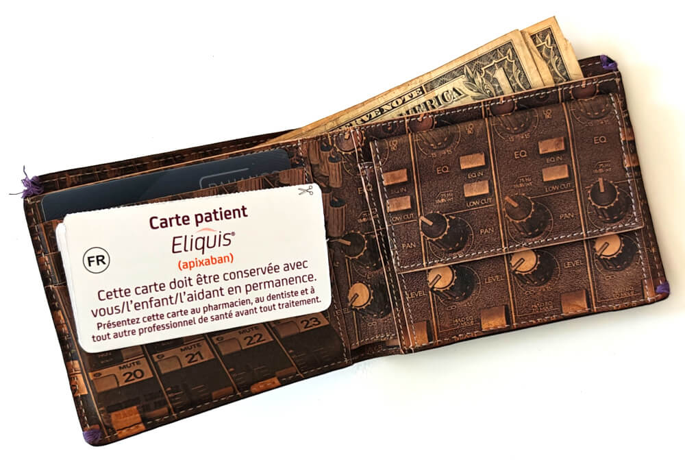 A medical alert card for the blood thinner apixaban.